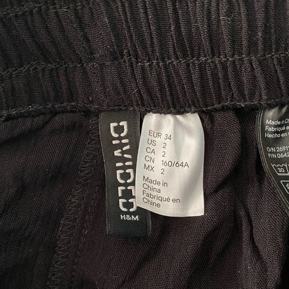 Patterned Flowy H&M shorts - Picture 3 of 3